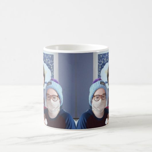 Adam Devine et tasse de Breanna (Centre)