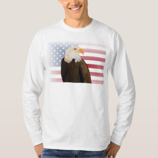 Adelaar met vervaagde Amerikaanse vlag T-shirt