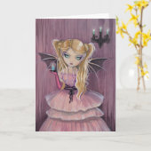 Adeline en carte de vampire gothique rose (Fleur jaune)