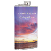 Ademhalingszonsondergang over het zee heupfles (Rechts)