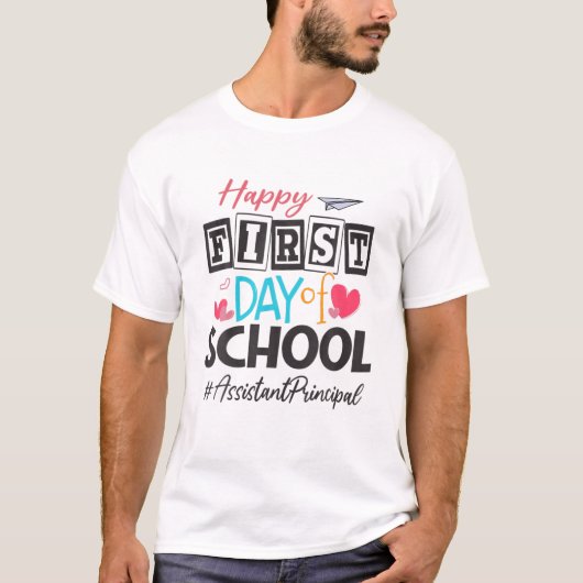 Adjunct-directeur Happy First Day Back van school T-shirt (Voorkant)