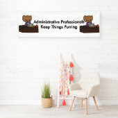 Administratieve professionals houden dingen Spinne Spandoek (Insitu)