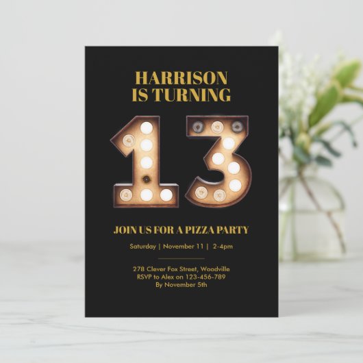 Adolescent 13e anniversaire invitation (Debout devant)