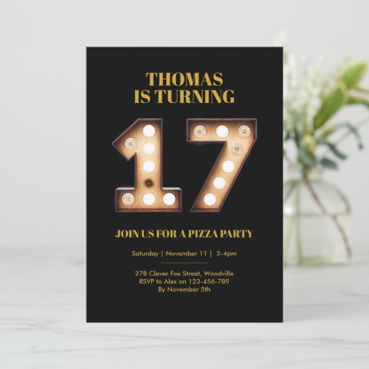 Adolescent 17e anniversaire invitation (Debout devant)