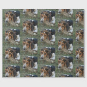 Adorable  Beagle Chewing A Bone Cadeaupapier (Vlak)