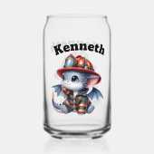 Adorable bébé dragon habillé comme pompier (Verso)