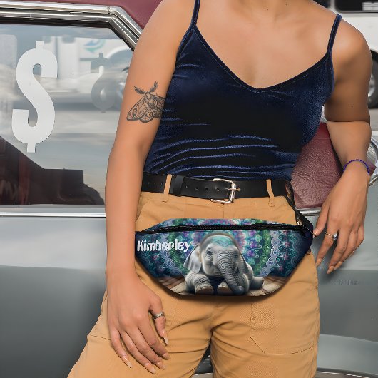 Adorable éléphant devant un Arrière - plan Mandala