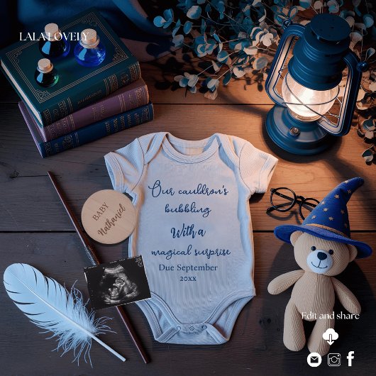 Adorable Halloween pregnancy announcement Kaart