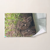 Adorable lapin nouveau-né (Serviette à main)