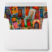 Adresse de retour moderne de portes antiques