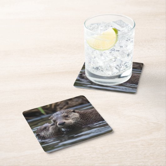 **"Adrift in Love: Mummy en Baby Otter"** Vierkante Kartonnen Onderzetter (Insitu)