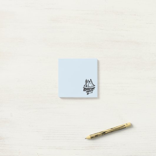 Adventure Await Camping Post-It Notes (Sur un bureau)
