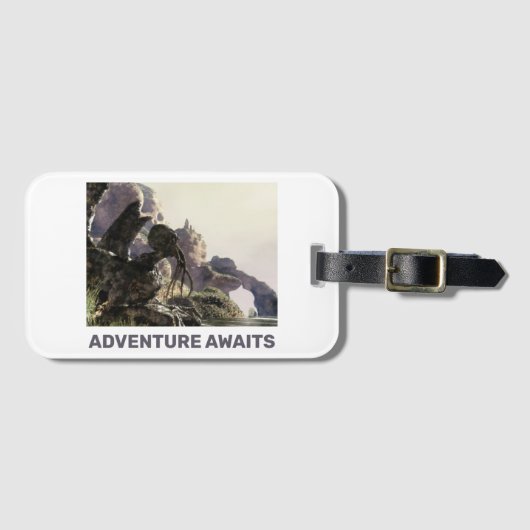 Adventure Awaits. Fantasy landscape Bagagelabel (Voorkant (horizontaal))