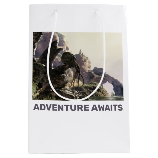 Adventure Awaits. Fantasy landscape Medium Cadeauzakje (Voorkant)