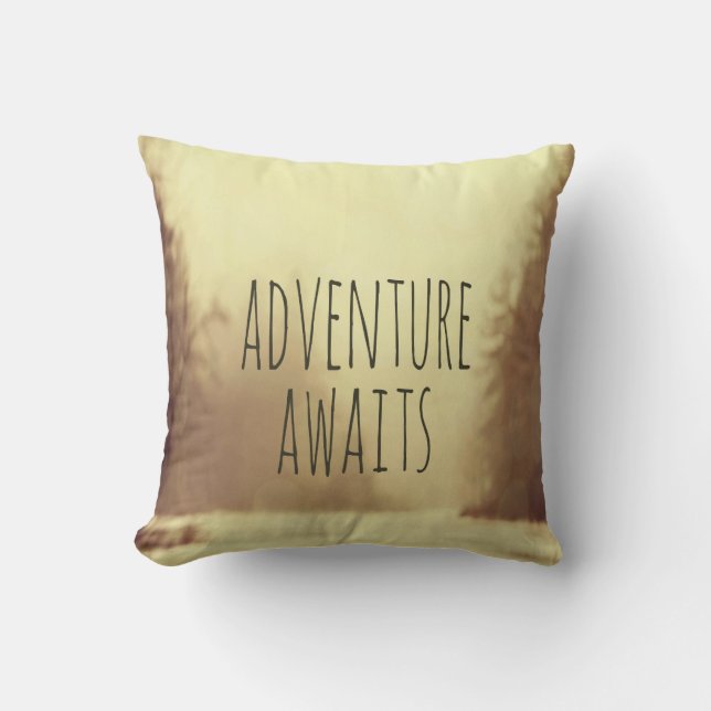 Adventure Awaits II Pillow Kussen (Voorkant)