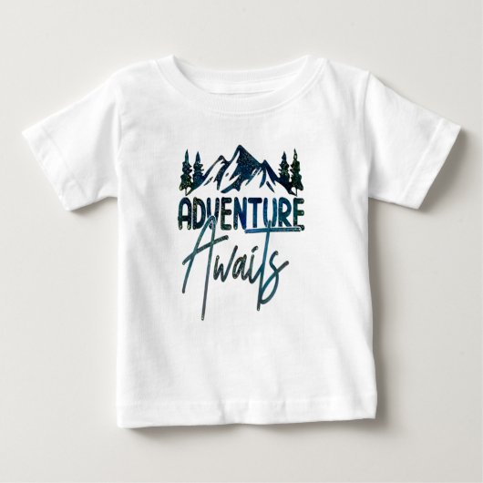 Adventure Awaits, Mountain Baby T-Shirt (Voorkant)