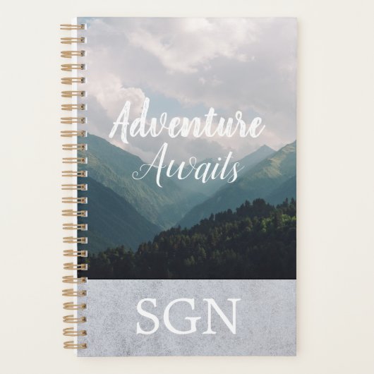 Adventure Awaits Mountain Valley | Monogram Planner (Voorkant)