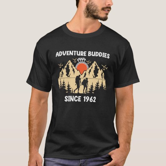 Adventure Buddies Since 1962 Hiking Partner T-shirt (Voorkant)