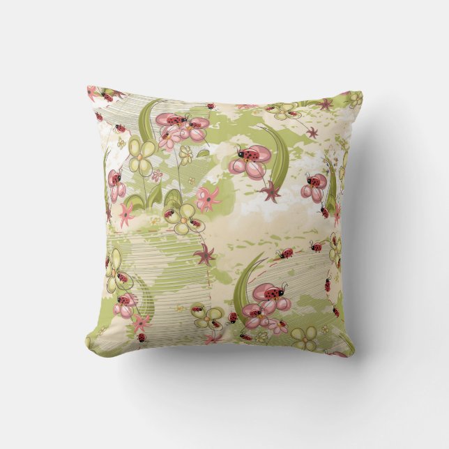 Adventure Ditsy Ladybird Kussen (Voorkant)