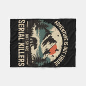 Adventure Is Out There But So Are Serial Killers 1 Fleece Deken (Voorkant (Horizontaal))