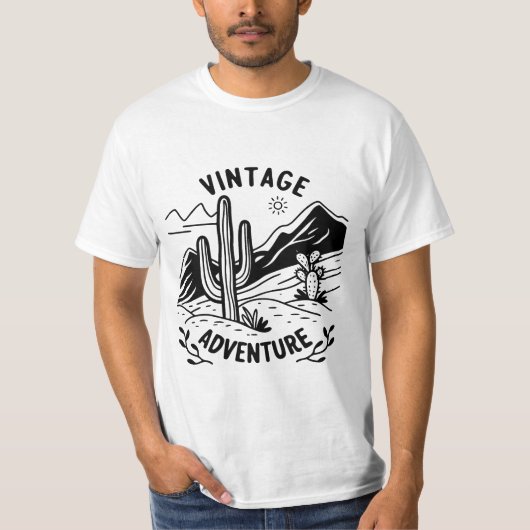  Adventure T-Shirt – Retro Outdoor Explorer (Voorkant)