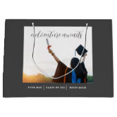 Adventure wacht op Afstuderen Gift Bag Groot Cadeauzakje (Voorkant)