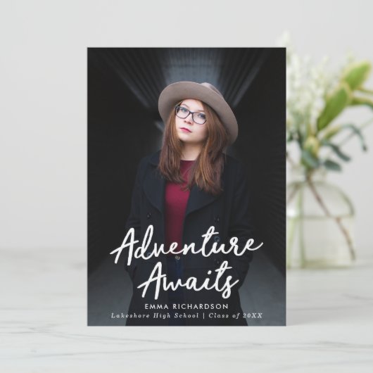 Adventure wacht op script donkerblauw foto Afstude Aankondiging (Staand voorkant)