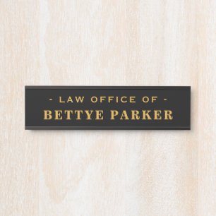 advocaat Law   Kantoor Zwart Goud Deurbordje