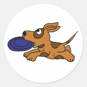 AE- Grappige bruine puppy hond vangen frisbee Ronde Sticker