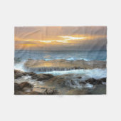 Aerial Uitzicht Fotografie van Rocky Shore Fleece Deken (Voorkant (Horizontaal))