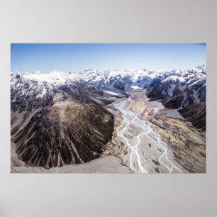 AERIAL UITZICHT VAN DE MOUNTAINERINGEN POSTER