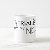 Aerialist van Night mok (Center)