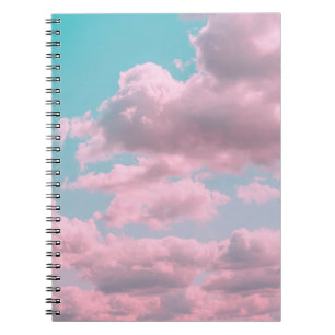 Aesthetische achtergrond met prachtige turkooishem notitieboek