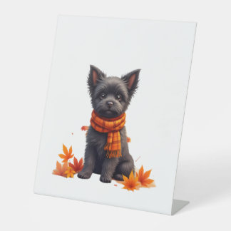 Affenpinscher met hart gemaakt van herfstbladeren reclamebord met voetstuk