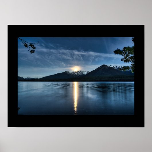 Affiche de la Lune Glowing sur le lac (Devant)