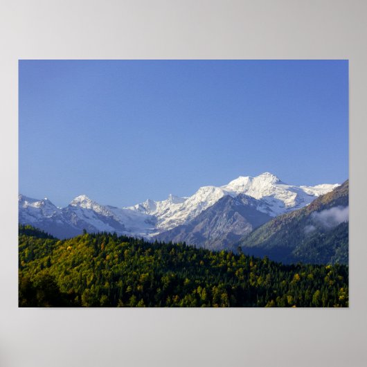Affiche des montagnes du Grand Caucase enneigées (Devant)