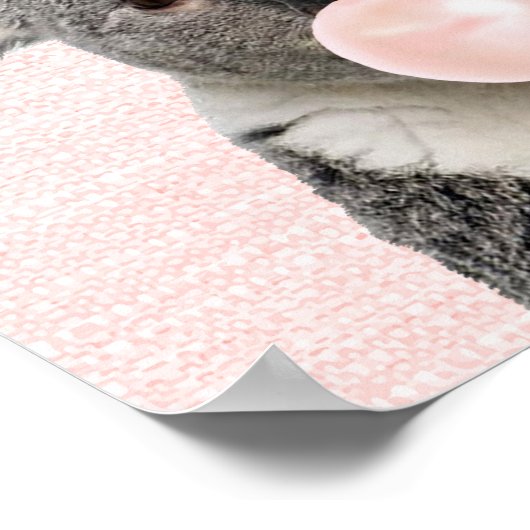 AFFICHE D'OURS KOALA SOFFLANT UN BUBBLE GUM ROSE (Coin)