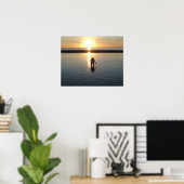 Affiche d'un enfant jouant à marée basse (Bureau à domicile)