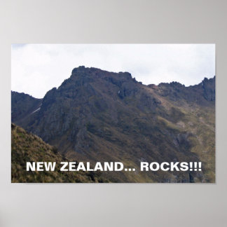Affiche néo-zélandaise sur les rochers