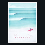 Affiche vintage de voyage à Biarritz<br><div class="desc">Affiche vintage de la capitale du surf en France, Biarritz. Illustration d'une surfeuse sur une plage de Biarritz avec le mouvement des vagues en arrière-plan. Le texte lit le surf Biarritz. Illustration faite main et rendue numériquement. Original de Henry Rivers pour la compagnie Travel Poster.</div>