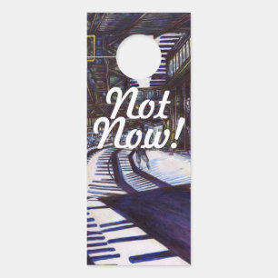 Affichette De Porte Dusting the Piano