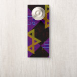 Affichette De Porte SlipperyJoe's Happy Hanoukka Star de David menorah<br><div class="desc">SlipperyJoe's Happy Hanoukka Star of David menorah Dreidel Célébration artistique bougies Hébreu juif Chanoukah cadeaux décorations judaïsme religion culture pratiques religieuses traditions géométrie symbolique design profondeur contraste ordre symétrie</div>