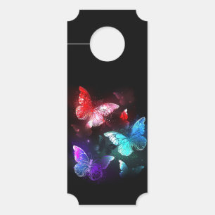 Affichette De Porte Trois papillons lumineux sur fond de nuit