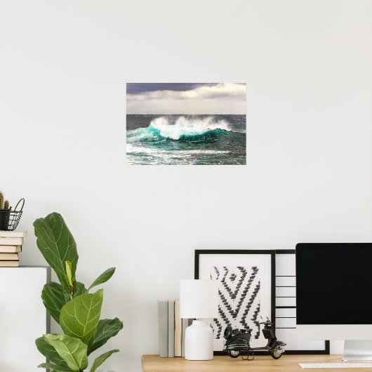 Afgebroken Big Ocean Wave Rolls in to Shore Poster (Thuiskantoor)