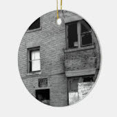 Afgedankte ruimte voor huur keramisch ornament (Links)