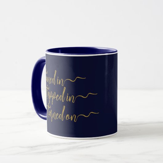 Afgestemd in Elegant Navy Law of Attraction Script Mok (Voorkant links)