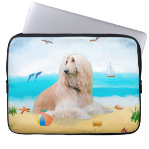 Afghaanse hond op strand laptop sleeve
