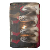 Afghan Hound bij de open haard Kerstmis Badmat (Voorkant Verticaal)