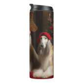 Afghan Hound bij de open haard Kerstmis Thermosbeker (Geroteerd rechts)