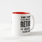 Aflossing leende partij heeft aangepaste kosten in tweekleurige koffiemok (Voorkant rechts)